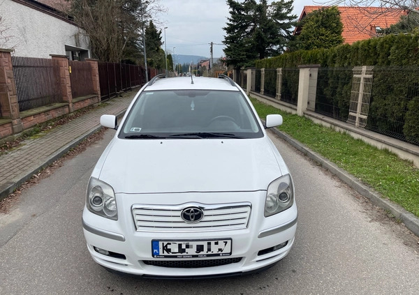 Toyota Avensis cena 7500 przebieg: 324000, rok produkcji 2004 z Radłów małe 67